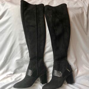 Over the knee suede boots! Stunning! Worn once!
